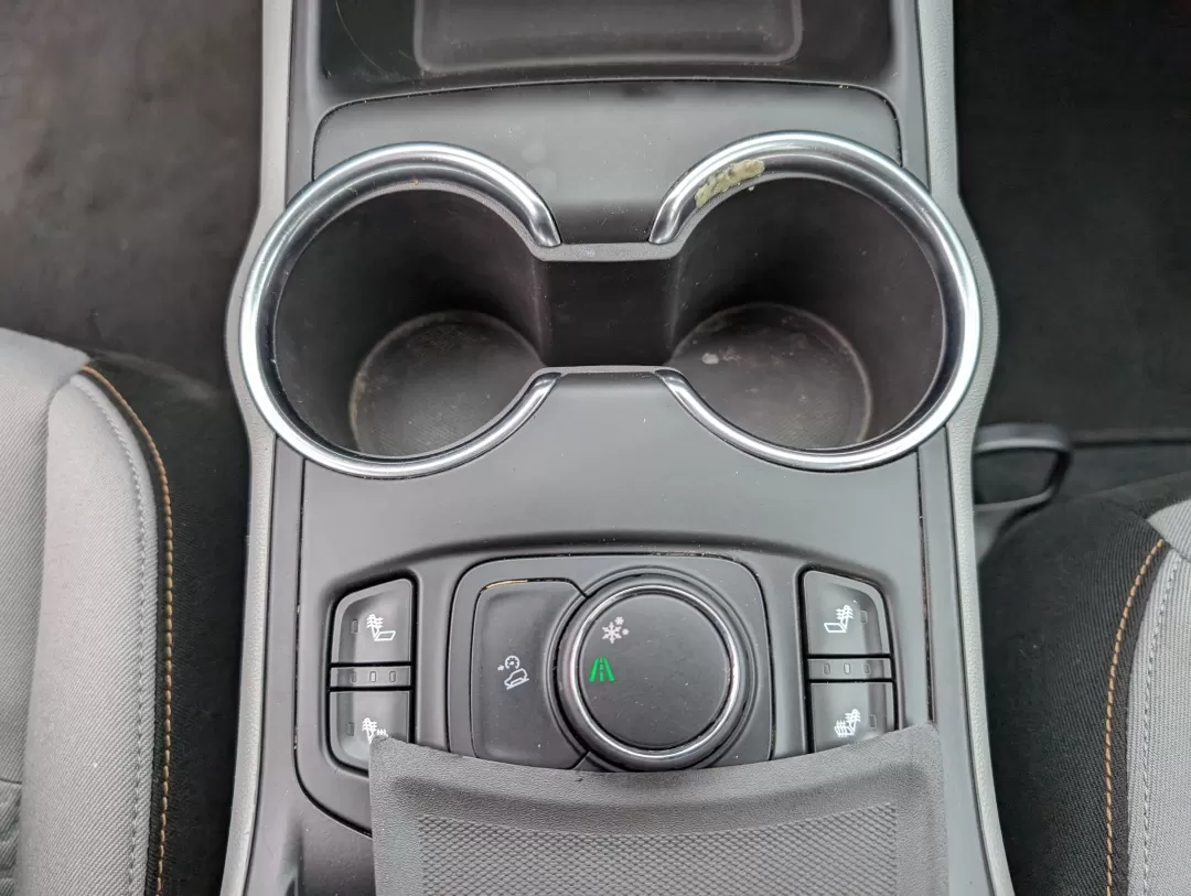 2018 /Medium Ash Gray/Jet Black GMC Terrain SLE (3GKALMEV9JL) with an Other engine, located at 3959 U.S. 80 W, Phenix City, AL, 36870, (334) 297-4885, 32.469296, -85.135185 - Discover the perfect blend of comfort, style, and functionality with the 2018 GMC Terrain SLE, now available at Gils Auto in Phenix City, AL. This stylish SUV is designed for your family's adventures-whether you're navigating the daily commute, enjoying weekend getaways, or tackling outdoor excursio - Photo#12