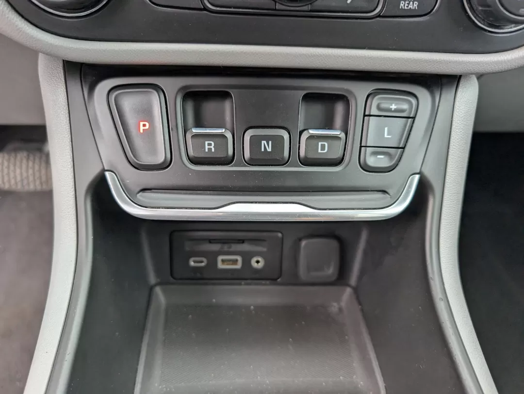 2018 /Medium Ash Gray/Jet Black GMC Terrain SLE (3GKALMEV9JL) with an Other engine, located at 7000 Northlake Connector, Columbus, GA, 31904, (706) 987-8085, 32.524975, -84.978134 - Discover the perfect blend of comfort, style, and functionality with the 2018 GMC Terrain SLE, now available at Gils Auto in Phenix City, AL. This stylish SUV is designed for your family's adventures-whether you're navigating the daily commute, enjoying weekend getaways, or tackling outdoor excursio - Photo#13