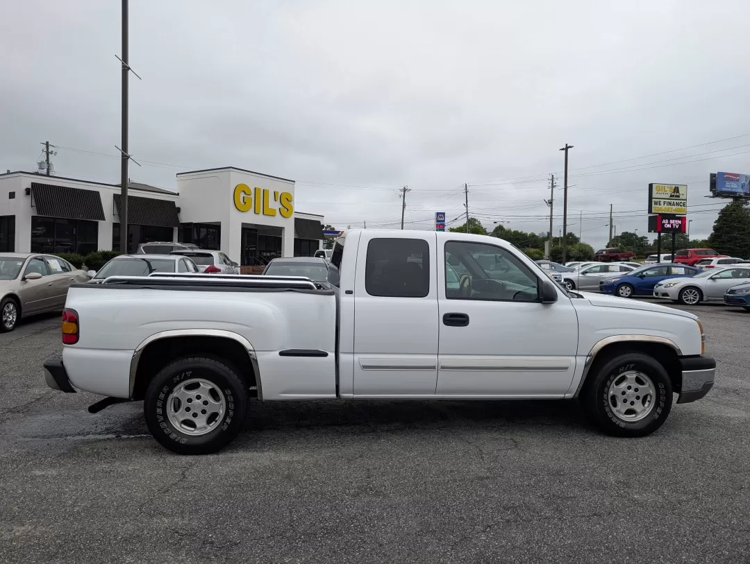 2004 /Dark Charcoal Chevrolet Silverado 1500 LT (1GCEC19T44Z) with an Other engine, located at 3959 U.S. 80 W, Phenix City, AL, 36870, (334) 297-4885, 32.469296, -85.135185 - **Experience Adventure and Reliability with the 2004 Chevrolet Silverado 1500 LT at Gils Auto!**<br /> <br /> Are you ready to elevate your driving experience? Whether you're tackling daily commutes, embarking on weekend adventures, or hauling gear for your growing family, the 2004 Chevrolet Silvera - Photo#3