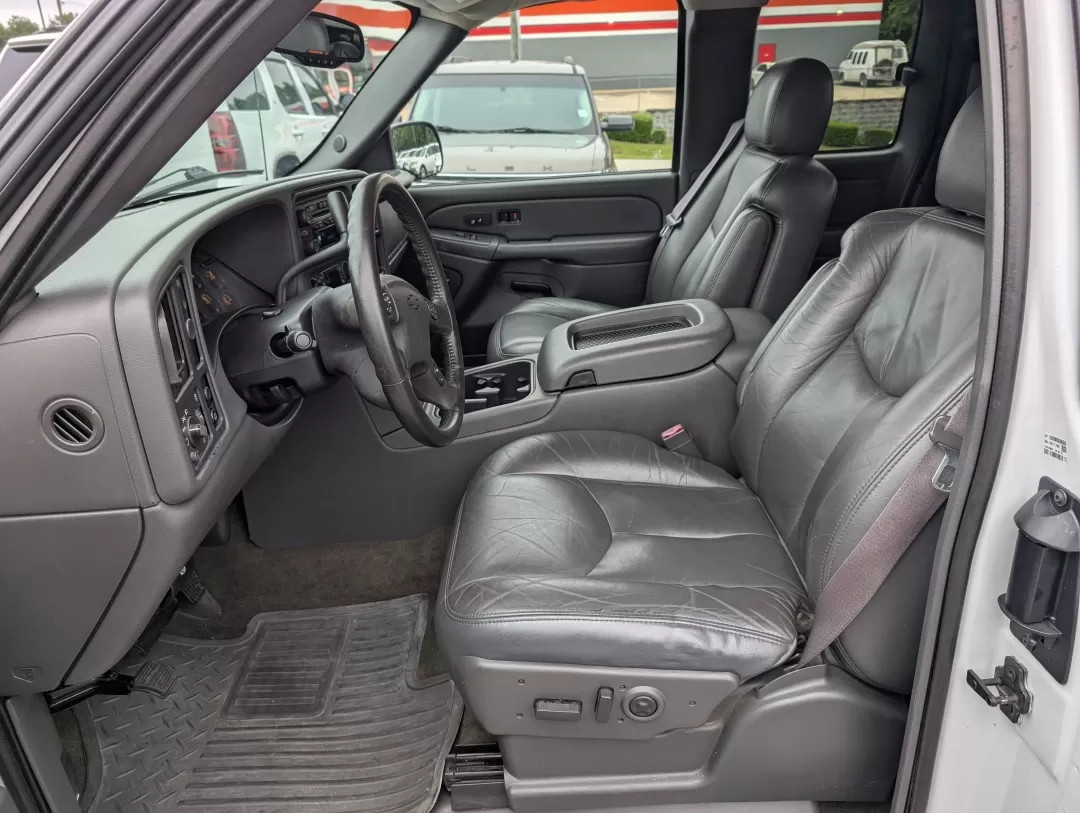 2004 /Dark Charcoal Chevrolet Silverado 1500 LT (1GCEC19T44Z) with an Other engine, located at 3959 U.S. 80 W, Phenix City, AL, 36870, (334) 297-4885, 32.469296, -85.135185 - **Experience Adventure and Reliability with the 2004 Chevrolet Silverado 1500 LT at Gils Auto!**<br /> <br /> Are you ready to elevate your driving experience? Whether you're tackling daily commutes, embarking on weekend adventures, or hauling gear for your growing family, the 2004 Chevrolet Silvera - Photo#9