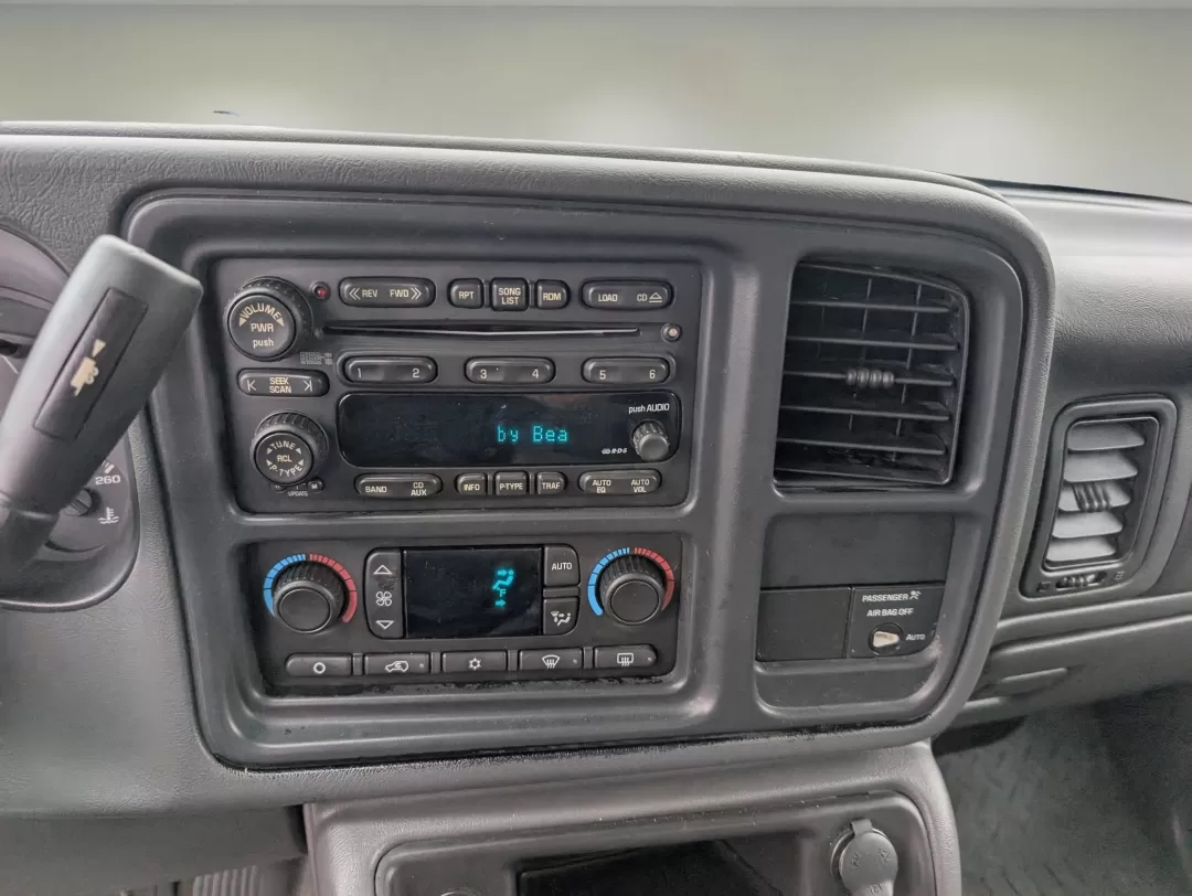 2004 /Dark Charcoal Chevrolet Silverado 1500 LT (1GCEC19T44Z) with an Other engine, located at 7000 Northlake Connector, Columbus, GA, 31904, (706) 987-8085, 32.524975, -84.978134 - **Experience Adventure and Reliability with the 2004 Chevrolet Silverado 1500 LT at Gils Auto!**<br /> <br /> Are you ready to elevate your driving experience? Whether you're tackling daily commutes, embarking on weekend adventures, or hauling gear for your growing family, the 2004 Chevrolet Silvera - Photo#14