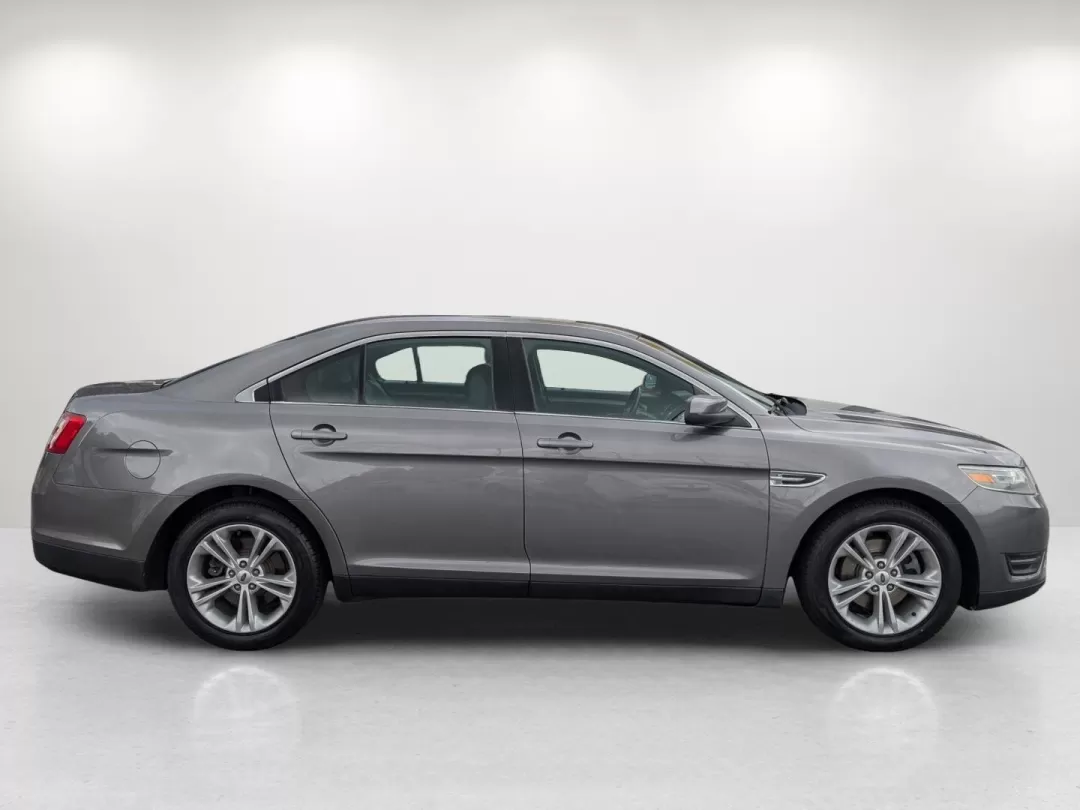 2013 Ford Taurus SEL photo 4