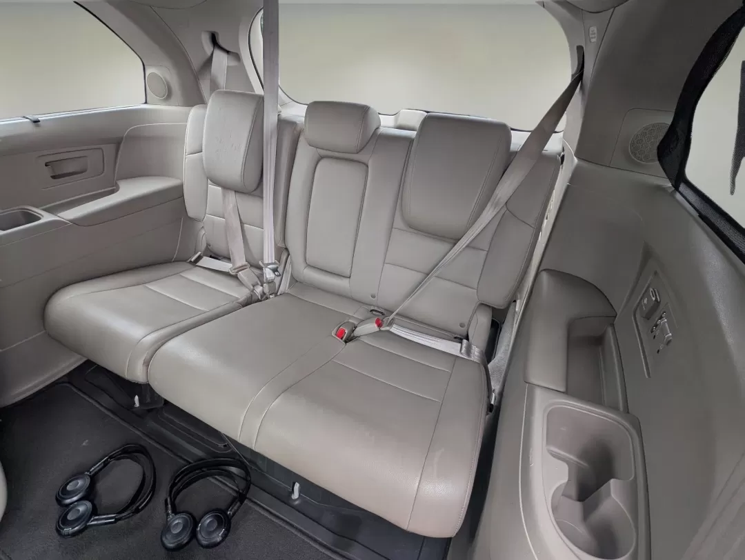 2014 Honda Odyssey (5FNRL5H92EB) with an Other engine, located at 7000 Northlake Connector, Columbus, GA, 31904, (706) 987-8085, 32.524975, -84.978134 - **Discover Family Adventures with the 2014 Honda Odyssey at Gils Auto in Phenix City, AL!**<br /> <br /> Are you ready to elevate your family's travel experience? The 2014 Honda Odyssey is the ultimate minivan designed for those who love to explore. With its spacious interior and cutting-edge featur - Photo#10
