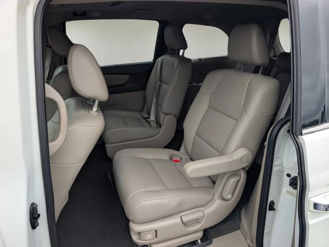 2014 Honda Odyssey (5FNRL5H92EB) with an Other engine, located at 7000 Northlake Connector, Columbus, GA, 31904, (706) 987-8085, 32.524975, -84.978134 - **Discover Family Adventures with the 2014 Honda Odyssey at Gils Auto in Phenix City, AL!**<br /> <br /> Are you ready to elevate your family's travel experience? The 2014 Honda Odyssey is the ultimate minivan designed for those who love to explore. With its spacious interior and cutting-edge featur - Photo#11