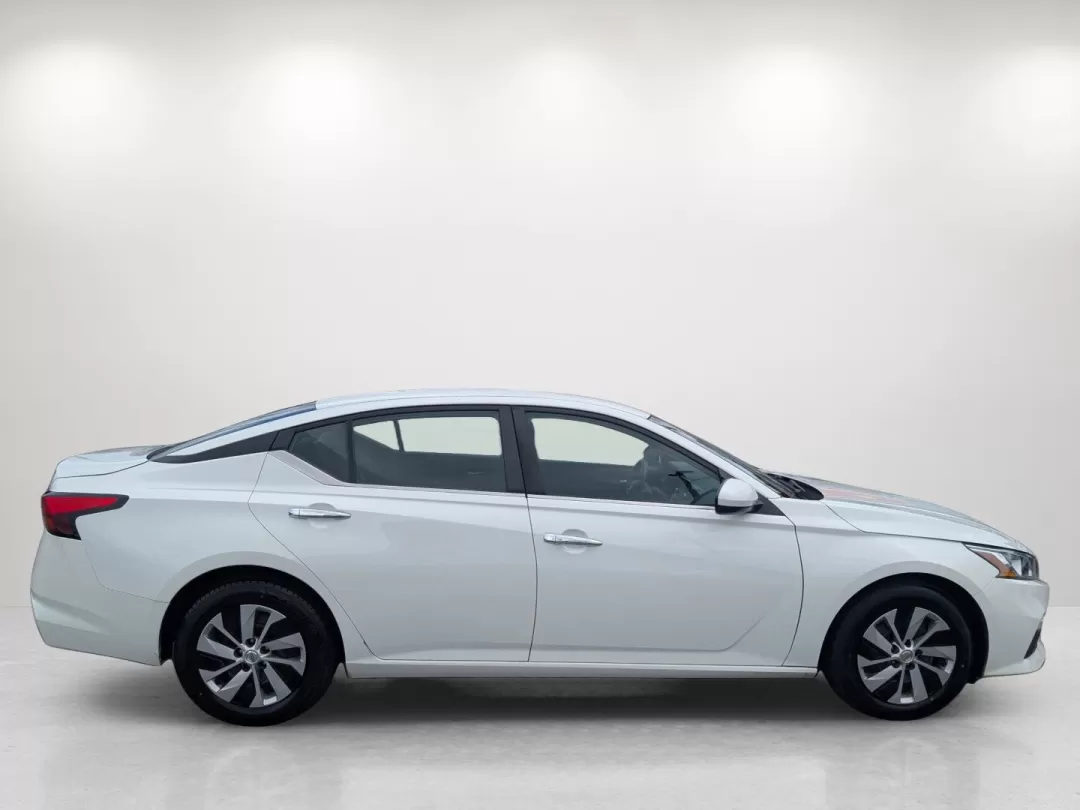 2021 /Charcoal Nissan Altima 2.5 S (1N4BL4BV9MN) with an Other engine, located at 3959 U.S. 80 W, Phenix City, AL, 36870, (334) 297-4885, 32.469296, -85.135185 - **Unlock New Adventures with the 2021 Nissan Altima at Gils Auto!**<br /> <br /> Are you ready to enhance your daily driving experience? Whether you're commuting to work, running errands around Phenix City, or embarking on weekend getaways, the 2021 Nissan Altima is designed to meet your dynamic lif - Photo#3
