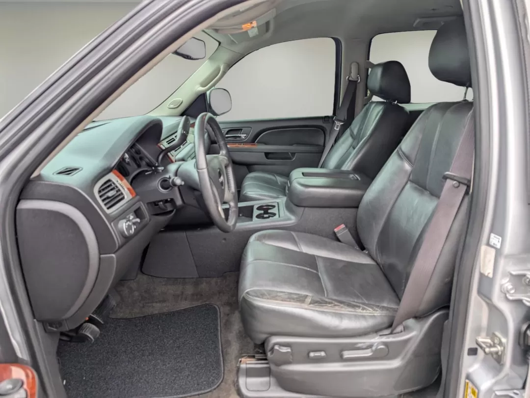2012 /Ebony GMC Yukon SLT (1GKS1CE05CR) with an Other engine, located at 3959 U.S. 80 W, Phenix City, AL, 36870, (334) 297-4885, 32.469296, -85.135185 - **Adventure Awaits with the 2012 GMC Yukon SLT Perfect for Families and Weekend Escapes!**<br /> <br /> Experience the open road like never before with the robust and reliable 2012 GMC Yukon SLT, now available at Gils Auto, your trusted Buy Here Pay Here dealership located at 3959 U.S. 80 W, Phenix - Photo#9