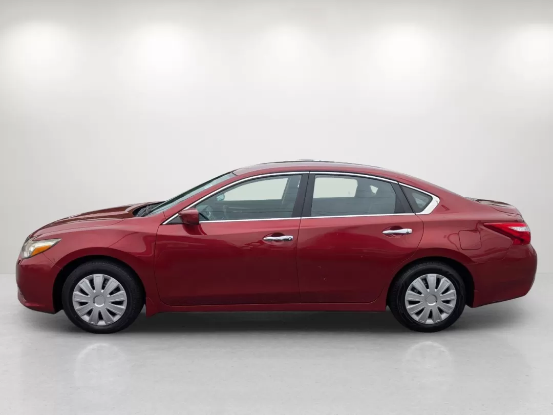 2016 /Charcoal Nissan Altima 2.5 S (1N4AL3AP2GN) with an Other engine, located at 7000 Northlake Connector, Columbus, GA, 31904, (706) 987-8085, 32.524975, -84.978134 - **Drive Your Dreams with the 2016 Nissan Altima 2.5 S at Gils Auto Perfect for Your Everyday Adventures!**<br /> <br /> Are you in search of a reliable sedan that's perfect for your daily commute or weekend escapades? Look no further than this stunning 2016 Nissan Altima 2.5 S, available now at Gil - Photo#7