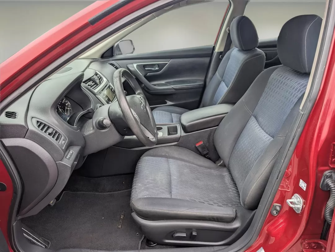 2016 /Charcoal Nissan Altima 2.5 S (1N4AL3AP2GN) with an Other engine, located at 7000 Northlake Connector, Columbus, GA, 31904, (706) 987-8085, 32.524975, -84.978134 - **Drive Your Dreams with the 2016 Nissan Altima 2.5 S at Gils Auto Perfect for Your Everyday Adventures!**<br /> <br /> Are you in search of a reliable sedan that's perfect for your daily commute or weekend escapades? Look no further than this stunning 2016 Nissan Altima 2.5 S, available now at Gil - Photo#9