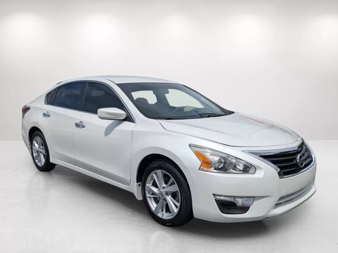 2014 /Beige Nissan Altima 2.5 SV (1N4AL3AP7EC) with an Other engine, located at 7000 Northlake Connector, Columbus, GA, 31904, (706) 987-8085, 32.524975, -84.978134 - **Experience the Freedom of the Open Road with the 2014 Nissan Altima 2.5 SV** <br /> <br /> Are you ready to elevate your daily commute or embark on weekend adventures? The 2014 Nissan Altima 2.5 SV is your perfect companion for both city and highway driving, making it ideal for budget-conscious - Photo#2