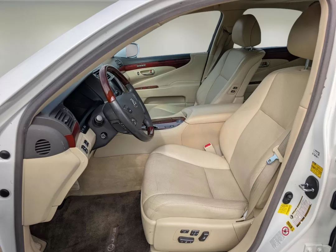 2012 Lexus LS 460 (JTHBL5EF9C5) with an Other engine, located at 1430 Gateway Drive, Opelika, AL, 36801, (334) 239-0944, 32.637871, -85.409790 - **Elevate Your Driving Experience: 2012 Lexus LS 460 at Gils Auto**<br /> <br /> Are you ready to redefine your daily commute or make a statement on those weekend getaways? The 2012 Lexus LS 460 is the perfect luxury sedan to elevate your driving experience, offering a seamless blend of comfort, sty - Photo#9