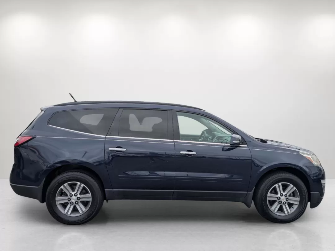 2015 /Dark Titanium/Light Titanium Chevrolet Traverse LT (1GNKRGKD3FJ) with an Other engine, located at 7000 Northlake Connector, Columbus, GA, 31904, (706) 987-8085, 32.524975, -84.978134 - **Explore Your Next Adventure with the 2015 Chevrolet Traverse LT at Gils Auto in Phenix City, AL!**<br /> <br /> Are you searching for the perfect SUV that effortlessly combines space, comfort, and versatility for your family or weekend adventures? Look no further than this stunning 2015 Chevrolet - Photo#3