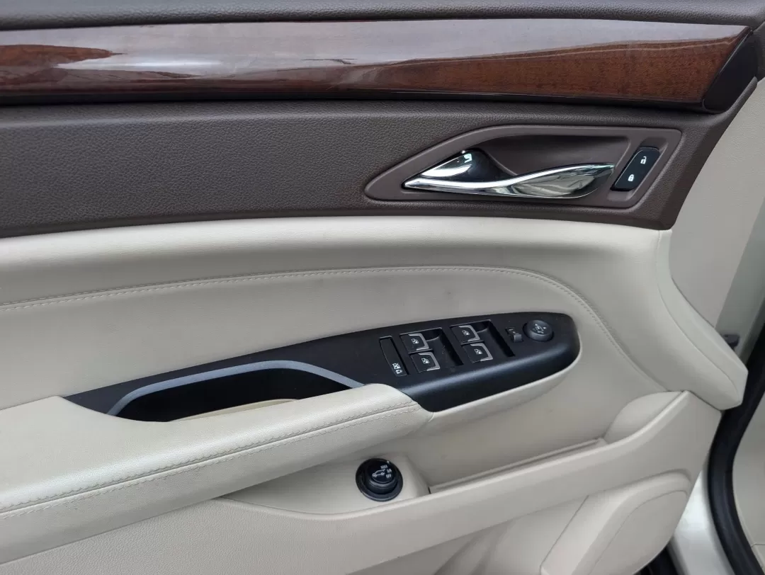 2015 /Shale w/Brownstone accents Cadillac SRX Luxury Collection (3GYFNBE39FS) with an Other engine, located at 5115 14th Ave., Columbus, GA, 31904, (706) 323-0345, 32.511494, -84.971046 - Discover the perfect blend of luxury and practicality with the 2015 Cadillac SRX Luxury Collection, ideal for both family road trips and daily commutes. Imagine gliding through the streets of Phenix City, AL, in a refined SUV that combines style with functionality. With its spacious interior and cut - Photo#8