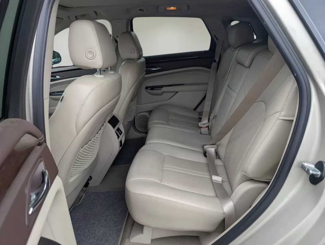 2015 /Shale w/Brownstone accents Cadillac SRX Luxury Collection (3GYFNBE39FS) with an Other engine, located at 5115 14th Ave., Columbus, GA, 31904, (706) 323-0345, 32.511494, -84.971046 - Discover the perfect blend of luxury and practicality with the 2015 Cadillac SRX Luxury Collection, ideal for both family road trips and daily commutes. Imagine gliding through the streets of Phenix City, AL, in a refined SUV that combines style with functionality. With its spacious interior and cut - Photo#10