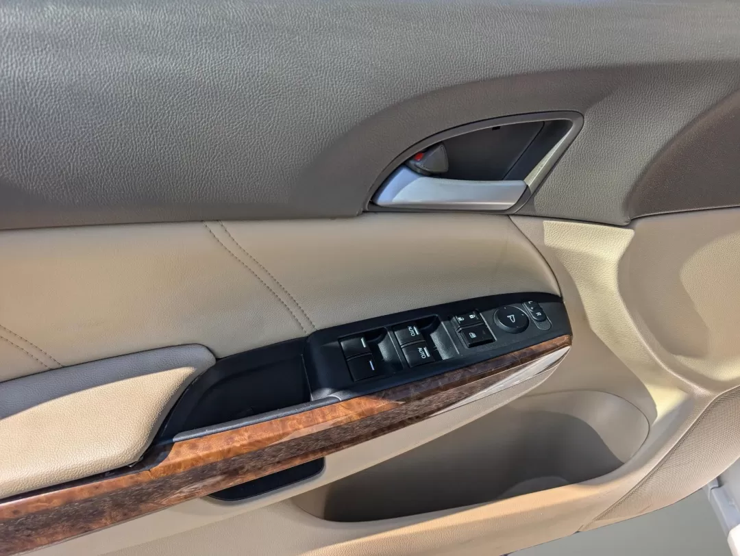 2010 Honda Accord Sdn EX-L (1HGCP3F84AA) with an Other engine, located at 1430 Gateway Drive, Opelika, AL, 36801, (334) 239-0944, 32.637871, -85.409790 - 2010 Honda Accord Sdn EX-L - Photo#8
