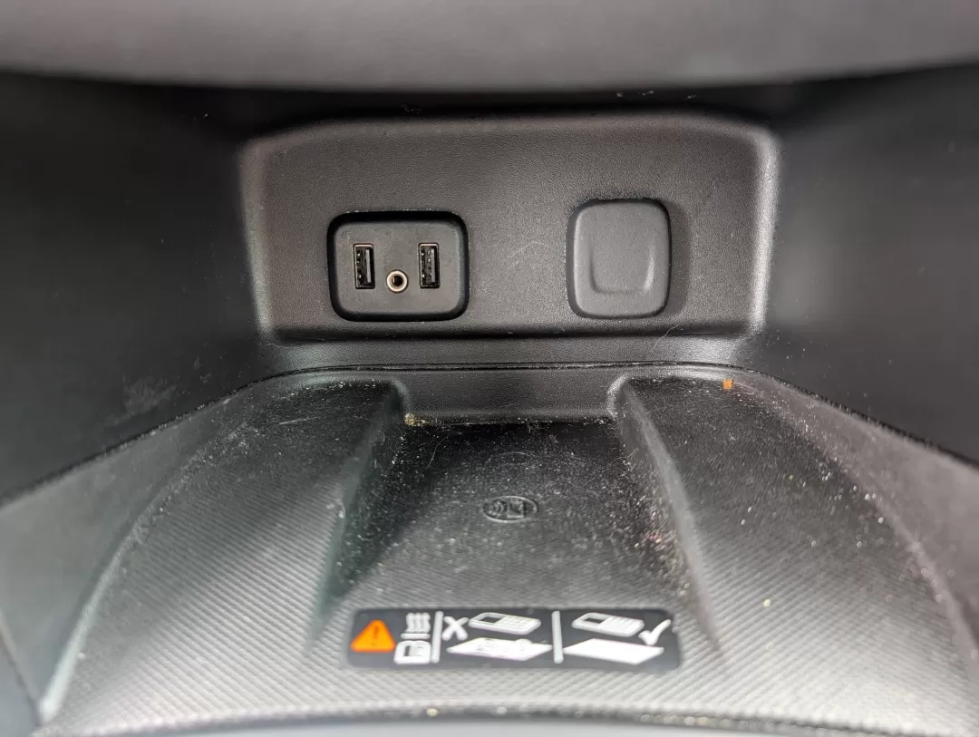 2018 /Jet Black Chevrolet Equinox Premier (3GNAXMEV3JL) with an Other engine, located at 3959 U.S. 80 W, Phenix City, AL, 36870, (334) 297-4885, 32.469296, -85.135185 - **Adventure Awaits with the 2018 Chevrolet Equinox Premier - Your Perfect SUV for Any Journey!**<br /> <br /> Are you in search of a versatile vehicle that seamlessly blends style, comfort, and technology? Look no further than this stunning 2018 Chevrolet Equinox Premier, available now at Gils Auto - Photo#13