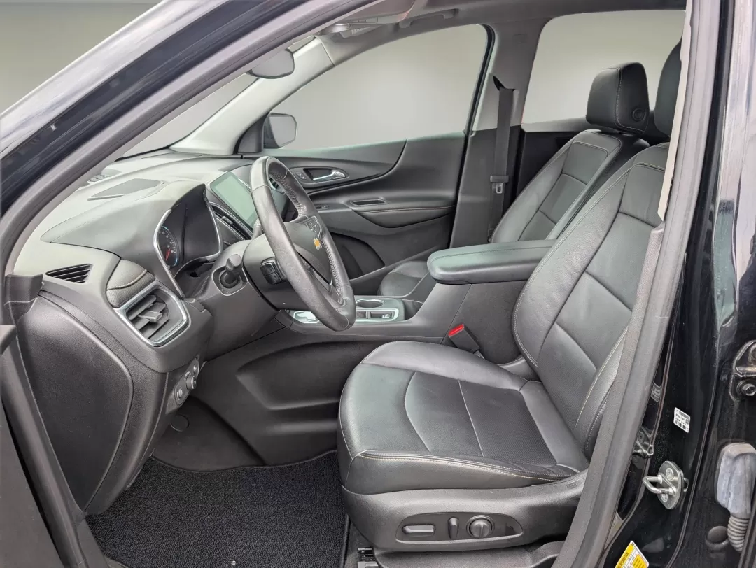 2018 /Jet Black Chevrolet Equinox Premier (3GNAXMEV3JL) with an Other engine, located at 7000 Northlake Connector, Columbus, GA, 31904, (706) 987-8085, 32.524975, -84.978134 - 2018 Chevrolet Equinox Premier - Photo#10