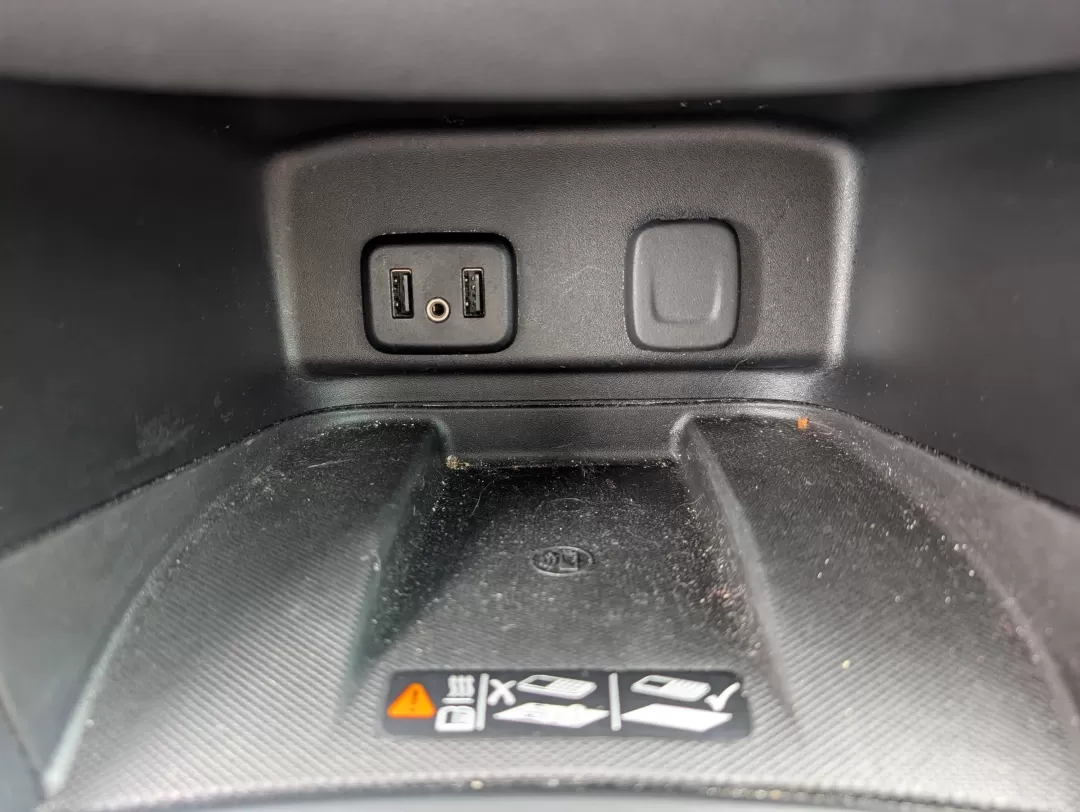 2018 /Jet Black Chevrolet Equinox Premier (3GNAXMEV3JL) with an Other engine, located at 7000 Northlake Connector, Columbus, GA, 31904, (706) 987-8085, 32.524975, -84.978134 - 2018 Chevrolet Equinox Premier - Photo#13