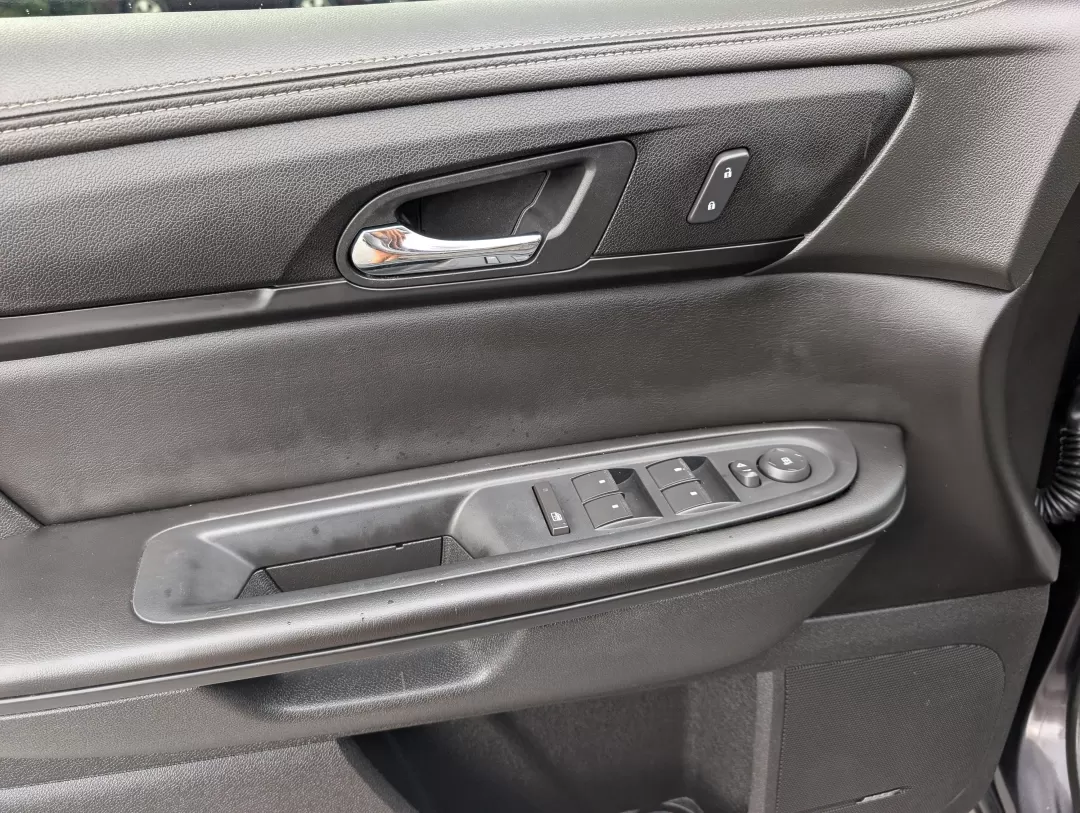 2015 /Ebony Chevrolet Traverse LT (1GNKRHKD9FJ) with an Other engine, located at 3959 U.S. 80 W, Phenix City, AL, 36870, (334) 297-4885, 32.469296, -85.135185 - **Discover Adventure with the 2015 Chevrolet Traverse LT Your Perfect Family SUV!**<br /> <br /> Are you ready to elevate your family adventures? The 2015 Chevrolet Traverse LT is designed to take your family outings, weekend getaways, and daily commutes to an entirely new level. With spacious seat - Photo#8