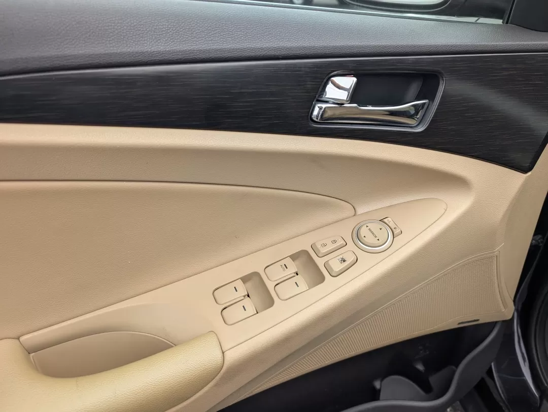 2011 /Camel Hyundai Sonata Ltd (5NPEC4AC2BH) with an Other engine, located at 3959 U.S. 80 W, Phenix City, AL, 36870, (334) 297-4885, 32.469296, -85.135185 - **Drive Into Your Next Adventure with the 2011 Hyundai Sonata at Gils Auto!**<br /> <br /> Are you ready to elevate your daily commute or embark on family road trips? The 2011 Hyundai Sonata, now available at Gils Auto in Phenix City, AL, is the perfect blend of style, comfort, and reliability that - Photo#8
