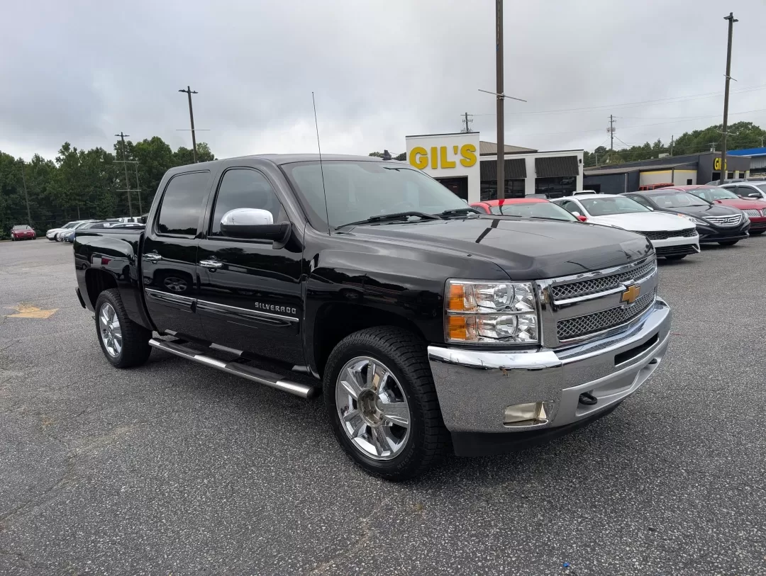 2013 /Ebony Chevrolet Silverado 1500 LT (3GCPKSE71DG) with an Other engine, located at 3959 U.S. 80 W, Phenix City, AL, 36870, (334) 297-4885, 32.469296, -85.135185 - **Unleash Your Adventurous Spirit with the 2013 Chevrolet Silverado 1500 LT Perfect for Weekend Getaways and Family Road Trips!**<br /> <br /> Are you in search of a reliable and versatile vehicle that can handle everything from family road trips to weekend adventures? Look no further than the exce - Photo#2