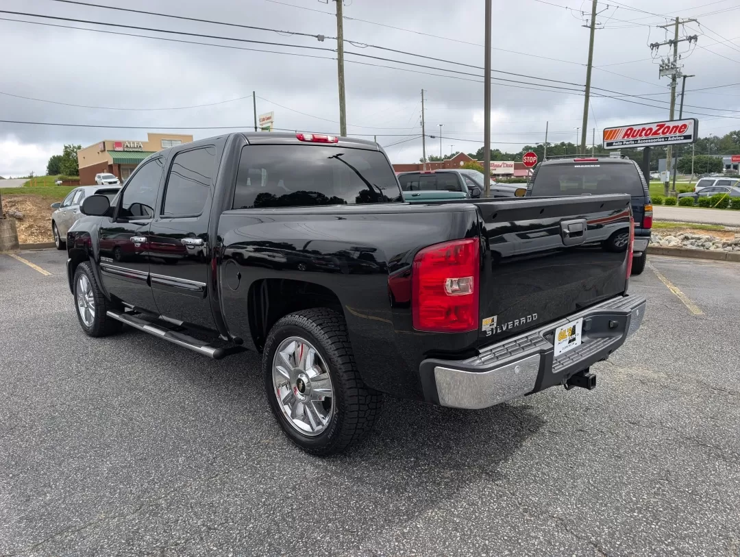 2013 /Ebony Chevrolet Silverado 1500 LT (3GCPKSE71DG) with an Other engine, located at 3959 U.S. 80 W, Phenix City, AL, 36870, (334) 297-4885, 32.469296, -85.135185 - **Unleash Your Adventurous Spirit with the 2013 Chevrolet Silverado 1500 LT Perfect for Weekend Getaways and Family Road Trips!**<br /> <br /> Are you in search of a reliable and versatile vehicle that can handle everything from family road trips to weekend adventures? Look no further than the exce - Photo#6