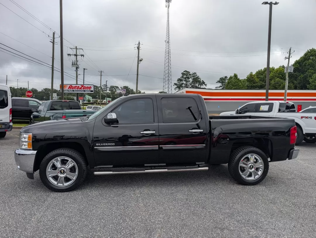 2013 /Ebony Chevrolet Silverado 1500 LT (3GCPKSE71DG) with an Other engine, located at 3959 U.S. 80 W, Phenix City, AL, 36870, (334) 297-4885, 32.469296, -85.135185 - **Unleash Your Adventurous Spirit with the 2013 Chevrolet Silverado 1500 LT Perfect for Weekend Getaways and Family Road Trips!**<br /> <br /> Are you in search of a reliable and versatile vehicle that can handle everything from family road trips to weekend adventures? Look no further than the exce - Photo#7
