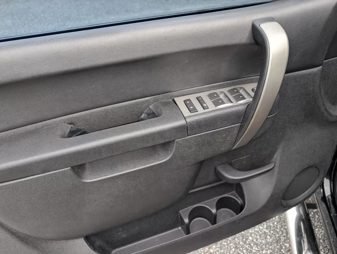 2013 /Ebony Chevrolet Silverado 1500 LT (3GCPKSE71DG) with an Other engine, located at 3959 U.S. 80 W, Phenix City, AL, 36870, (334) 297-4885, 32.469296, -85.135185 - **Unleash Your Adventurous Spirit with the 2013 Chevrolet Silverado 1500 LT Perfect for Weekend Getaways and Family Road Trips!**<br /> <br /> Are you in search of a reliable and versatile vehicle that can handle everything from family road trips to weekend adventures? Look no further than the exce - Photo#8