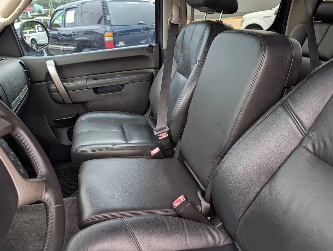 2013 /Ebony Chevrolet Silverado 1500 LT (3GCPKSE71DG) with an Other engine, located at 3959 U.S. 80 W, Phenix City, AL, 36870, (334) 297-4885, 32.469296, -85.135185 - **Unleash Your Adventurous Spirit with the 2013 Chevrolet Silverado 1500 LT Perfect for Weekend Getaways and Family Road Trips!**<br /> <br /> Are you in search of a reliable and versatile vehicle that can handle everything from family road trips to weekend adventures? Look no further than the exce - Photo#10