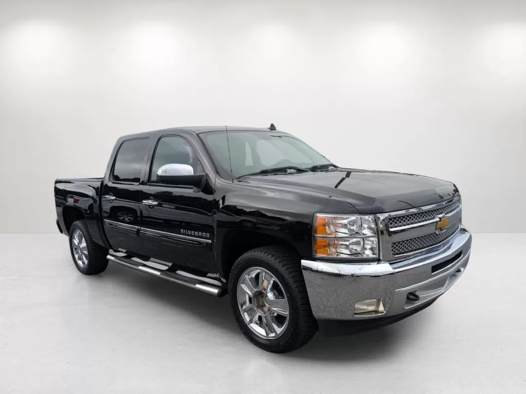 2013 /Ebony Chevrolet Silverado 1500 LT (3GCPKSE71DG) with an Other engine, located at 3959 U.S. 80 W, Phenix City, AL, 36870, (334) 297-4885, 32.469296, -85.135185 - **Unleash Your Adventurous Spirit with the 2013 Chevrolet Silverado 1500 LT Perfect for Weekend Getaways and Family Road Trips!**<br /> <br /> Are you in search of a reliable and versatile vehicle that can handle everything from family road trips to weekend adventures? Look no further than the exce - Photo#3