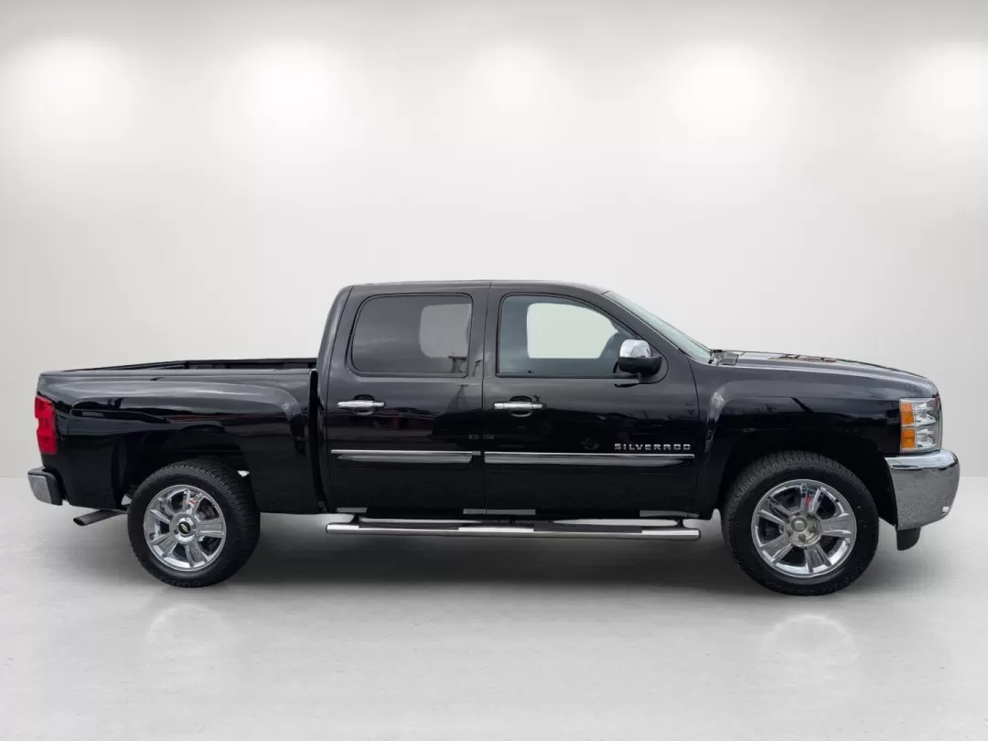 2013 /Ebony Chevrolet Silverado 1500 LT (3GCPKSE71DG) with an Other engine, located at 3959 U.S. 80 W, Phenix City, AL, 36870, (334) 297-4885, 32.469296, -85.135185 - **Unleash Your Adventurous Spirit with the 2013 Chevrolet Silverado 1500 LT Perfect for Weekend Getaways and Family Road Trips!**<br /> <br /> Are you in search of a reliable and versatile vehicle that can handle everything from family road trips to weekend adventures? Look no further than the exce - Photo#4