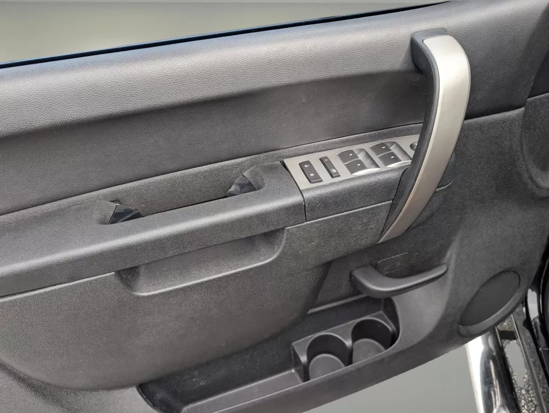 2013 /Ebony Chevrolet Silverado 1500 LT (3GCPKSE71DG) with an Other engine, located at 3959 U.S. 80 W, Phenix City, AL, 36870, (334) 297-4885, 32.469296, -85.135185 - **Unleash Your Adventurous Spirit with the 2013 Chevrolet Silverado 1500 LT Perfect for Weekend Getaways and Family Road Trips!**<br /> <br /> Are you in search of a reliable and versatile vehicle that can handle everything from family road trips to weekend adventures? Look no further than the exce - Photo#9