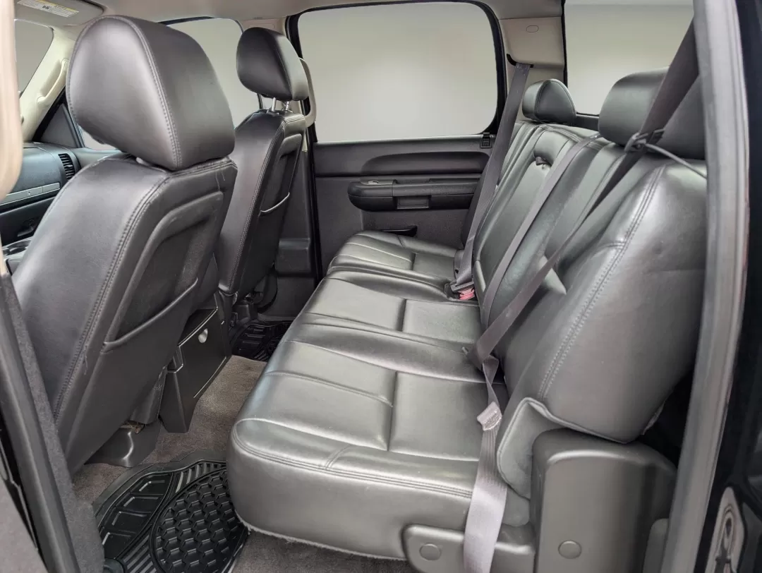2013 /Ebony Chevrolet Silverado 1500 LT (3GCPKSE71DG) with an Other engine, located at 3959 U.S. 80 W, Phenix City, AL, 36870, (334) 297-4885, 32.469296, -85.135185 - **Unleash Your Adventurous Spirit with the 2013 Chevrolet Silverado 1500 LT Perfect for Weekend Getaways and Family Road Trips!**<br /> <br /> Are you in search of a reliable and versatile vehicle that can handle everything from family road trips to weekend adventures? Look no further than the exce - Photo#12