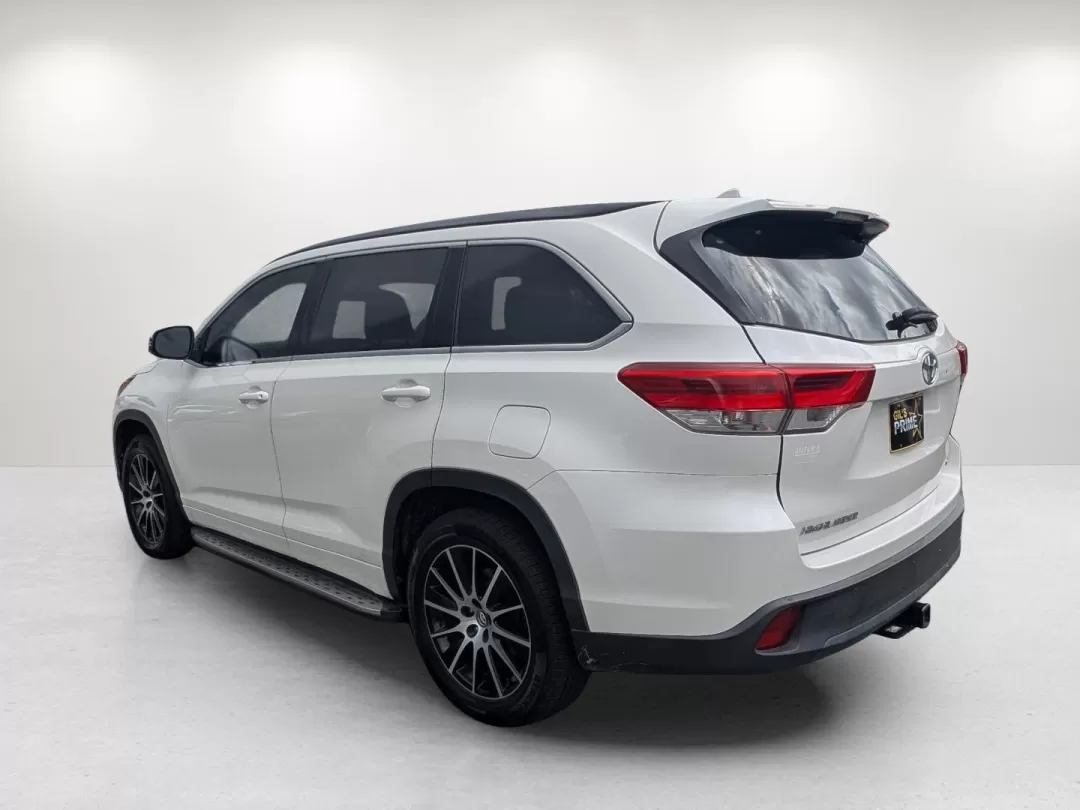 2018 Toyota Highlander (5TDKZRFH0JS) with an Other engine, located at 7000 Northlake Connector, Columbus, GA, 31904, (706) 987-8085, 32.524975, -84.978134 - 2018 Toyota Highlander - Photo#6
