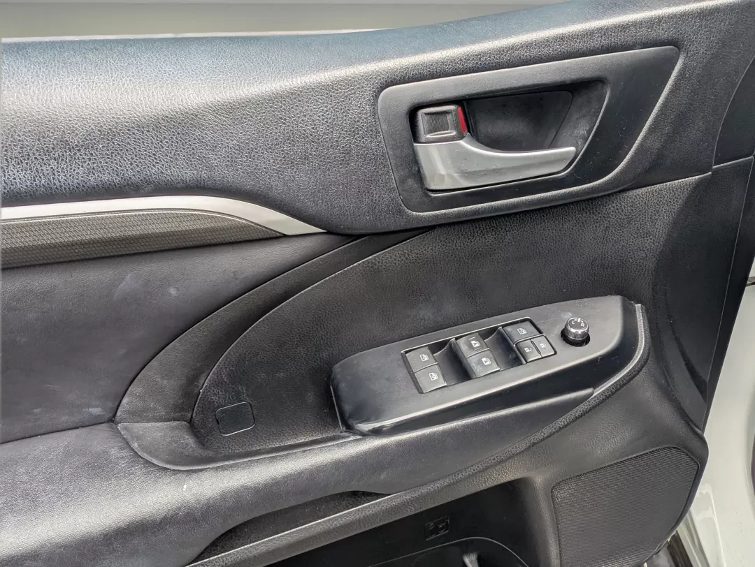 2018 Toyota Highlander (5TDKZRFH0JS) with an Other engine, located at 7000 Northlake Connector, Columbus, GA, 31904, (706) 987-8085, 32.524975, -84.978134 - 2018 Toyota Highlander - Photo#8