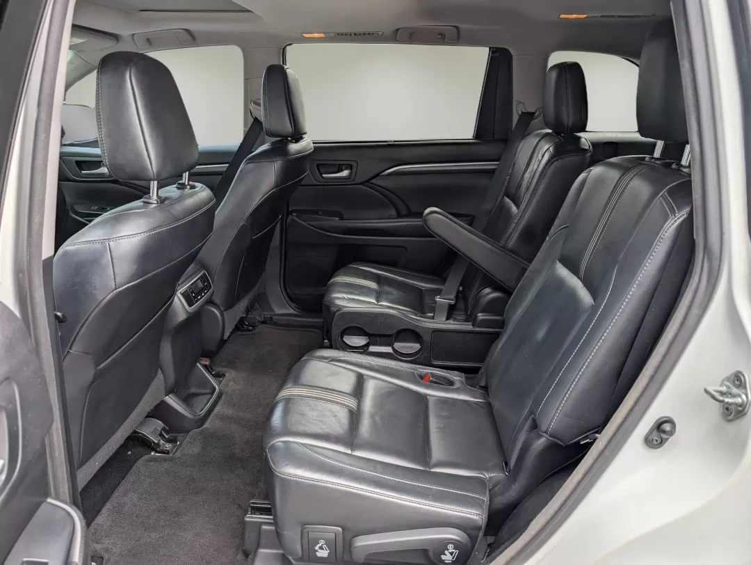 2018 Toyota Highlander (5TDKZRFH0JS) with an Other engine, located at 7000 Northlake Connector, Columbus, GA, 31904, (706) 987-8085, 32.524975, -84.978134 - 2018 Toyota Highlander - Photo#10