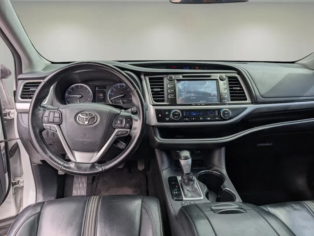 2018 Toyota Highlander (5TDKZRFH0JS) with an Other engine, located at 7000 Northlake Connector, Columbus, GA, 31904, (706) 987-8085, 32.524975, -84.978134 - 2018 Toyota Highlander - Photo#12