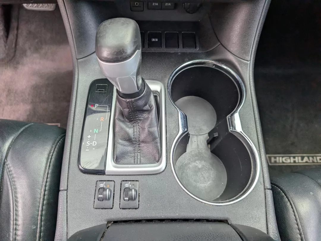 2018 Toyota Highlander (5TDKZRFH0JS) with an Other engine, located at 7000 Northlake Connector, Columbus, GA, 31904, (706) 987-8085, 32.524975, -84.978134 - 2018 Toyota Highlander - Photo#13