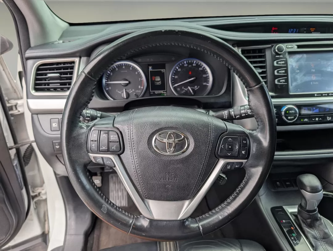 2018 Toyota Highlander (5TDKZRFH0JS) with an Other engine, located at 7000 Northlake Connector, Columbus, GA, 31904, (706) 987-8085, 32.524975, -84.978134 - 2018 Toyota Highlander - Photo#15