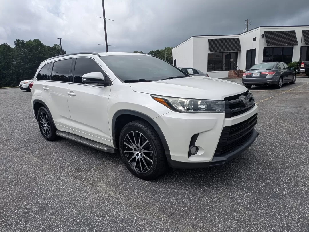 2018 Toyota Highlander (5TDKZRFH0JS) with an Other engine, located at 3959 U.S. 80 W, Phenix City, AL, 36870, (334) 297-4885, 32.469296, -85.135185 - **Experience Unmatched Versatility with the 2018 Toyota Highlander at Gils Auto - Your Buy Here Pay Here Dealership in Phenix City, AL!**<br /> <br /> Are you ready to elevate your family adventures, daily commutes, or weekend getaways? Meet the 2018 Toyota Highlander, the perfect blend of comfort, - Photo#2