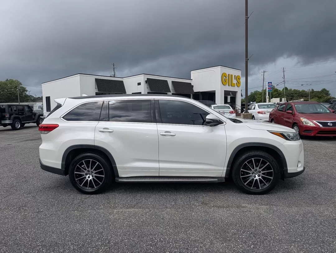 2018 Toyota Highlander (5TDKZRFH0JS) with an Other engine, located at 3959 U.S. 80 W, Phenix City, AL, 36870, (334) 297-4885, 32.469296, -85.135185 - **Experience Unmatched Versatility with the 2018 Toyota Highlander at Gils Auto - Your Buy Here Pay Here Dealership in Phenix City, AL!**<br /> <br /> Are you ready to elevate your family adventures, daily commutes, or weekend getaways? Meet the 2018 Toyota Highlander, the perfect blend of comfort, - Photo#3