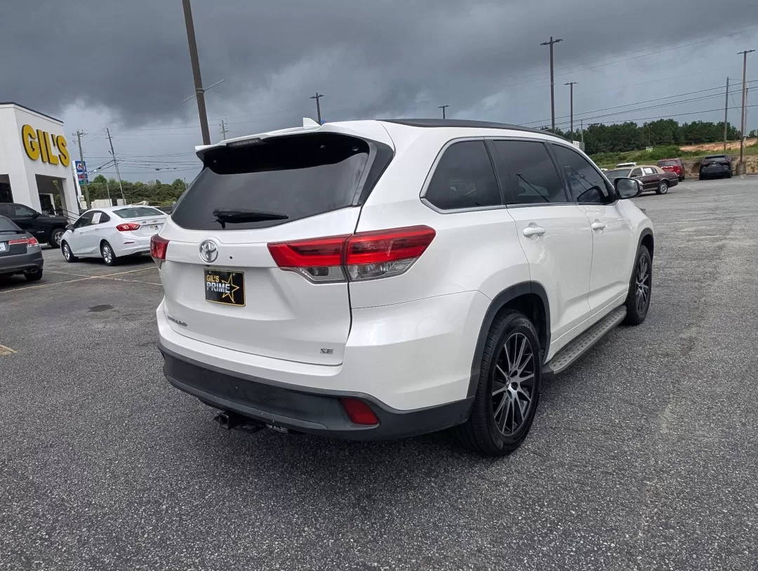 2018 Toyota Highlander (5TDKZRFH0JS) with an Other engine, located at 3959 U.S. 80 W, Phenix City, AL, 36870, (334) 297-4885, 32.469296, -85.135185 - **Experience Unmatched Versatility with the 2018 Toyota Highlander at Gils Auto - Your Buy Here Pay Here Dealership in Phenix City, AL!**<br /> <br /> Are you ready to elevate your family adventures, daily commutes, or weekend getaways? Meet the 2018 Toyota Highlander, the perfect blend of comfort, - Photo#4