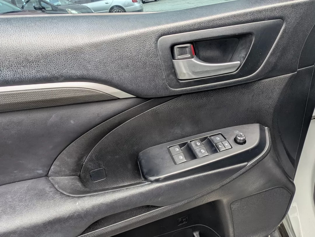 2018 Toyota Highlander (5TDKZRFH0JS) with an Other engine, located at 3959 U.S. 80 W, Phenix City, AL, 36870, (334) 297-4885, 32.469296, -85.135185 - **Experience Unmatched Versatility with the 2018 Toyota Highlander at Gils Auto - Your Buy Here Pay Here Dealership in Phenix City, AL!**<br /> <br /> Are you ready to elevate your family adventures, daily commutes, or weekend getaways? Meet the 2018 Toyota Highlander, the perfect blend of comfort, - Photo#8