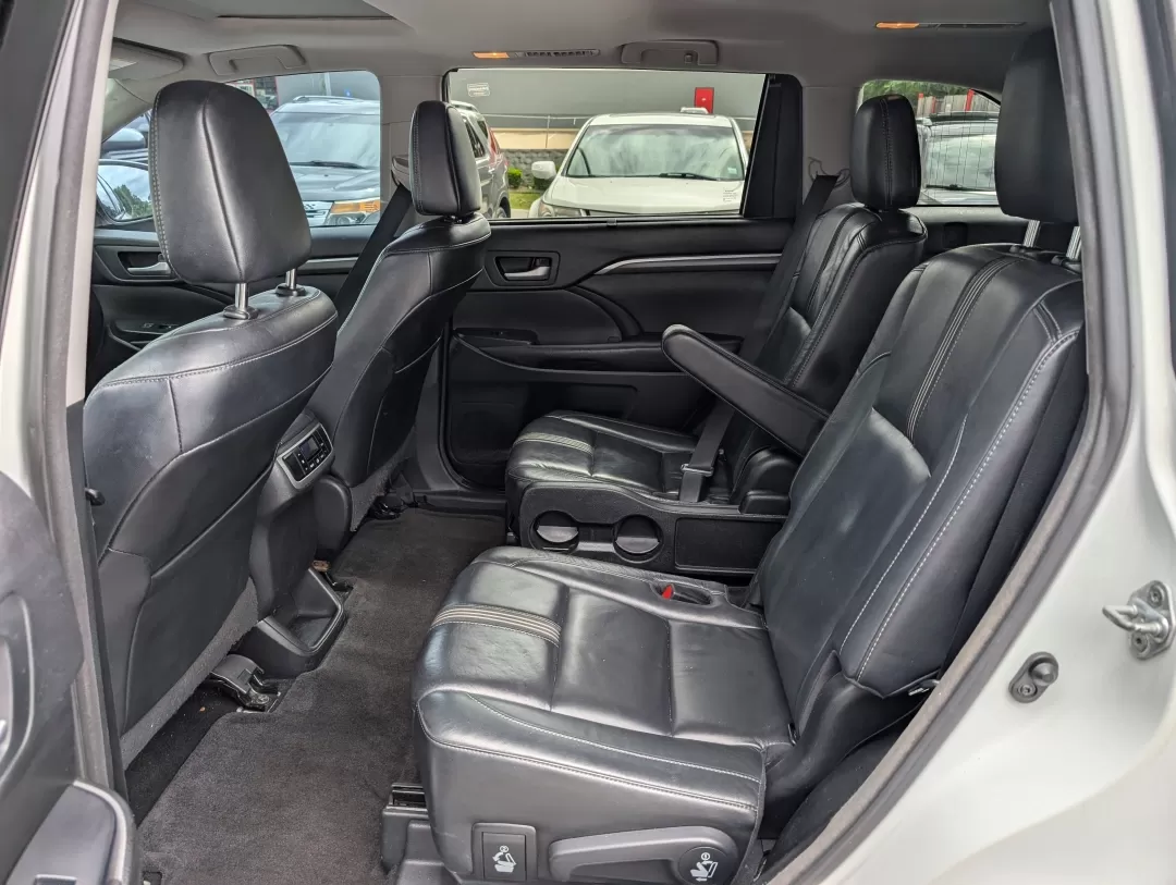 2018 Toyota Highlander (5TDKZRFH0JS) with an Other engine, located at 3959 U.S. 80 W, Phenix City, AL, 36870, (334) 297-4885, 32.469296, -85.135185 - **Experience Unmatched Versatility with the 2018 Toyota Highlander at Gils Auto - Your Buy Here Pay Here Dealership in Phenix City, AL!**<br /> <br /> Are you ready to elevate your family adventures, daily commutes, or weekend getaways? Meet the 2018 Toyota Highlander, the perfect blend of comfort, - Photo#10