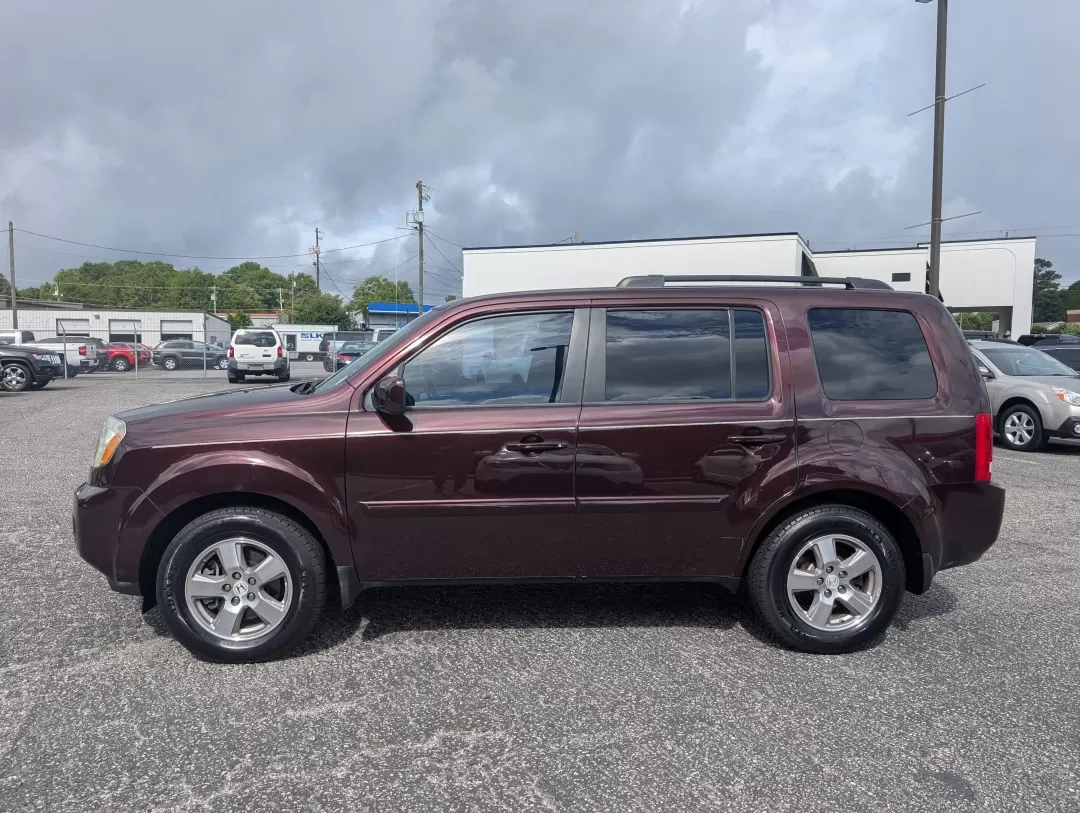 2011 Honda Pilot EX-L (5FNYF3H53BB) with an Other engine, located at 3959 U.S. 80 W, Phenix City, AL, 36870, (334) 297-4885, 32.469296, -85.135185 - Are you ready to elevate your family adventures or tackle those long commutes with ease? Look no further than this stunning 2011 Honda Pilot EX-L, available now at Gils Auto in Phenix City, AL. This spacious SUV is perfect for growing families and weekend explorers alike, offering comfort, safety, a - Photo#7