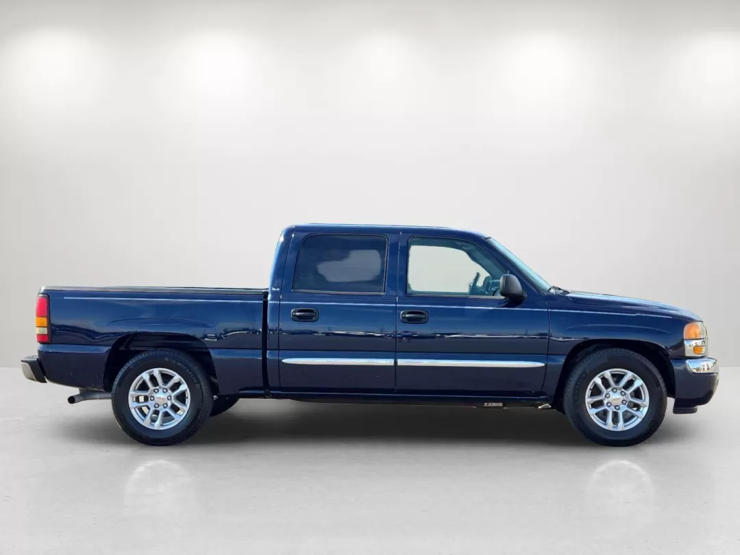 2005 /Dark Pewter GMC Sierra 1500 SLE (2GTEC13T451) with an Other engine, located at 521 Old Farm Lane Rd, Prattville, AL, 36066, (334) 325-1505, 32.482460, -86.416367 - Experience the freedom of the open road with this stunning 2005 GMC Sierra 1500 SLE, perfect for families, adventurers, and daily commuters alike. Whether you're heading to the nearby Alabama State Capitol for a day out or navigating the bustling streets of Prattville, this robust crew cab pickup is - Photo#5