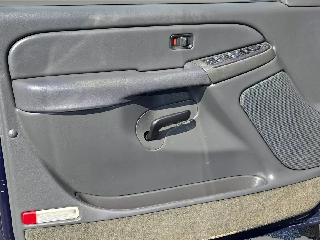 2005 /Dark Pewter GMC Sierra 1500 SLE (2GTEC13T451) with an Other engine, located at 521 Old Farm Lane Rd, Prattville, AL, 36066, (334) 325-1505, 32.482460, -86.416367 - Experience the freedom of the open road with this stunning 2005 GMC Sierra 1500 SLE, perfect for families, adventurers, and daily commuters alike. Whether you're heading to the nearby Alabama State Capitol for a day out or navigating the bustling streets of Prattville, this robust crew cab pickup is - Photo#10