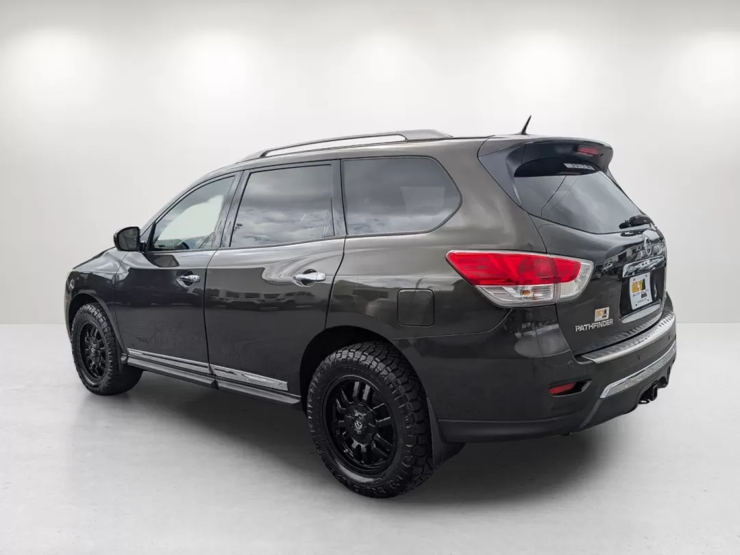 2015 /Charcoal Nissan Pathfinder SL (5N1AR2MM6FC) with an Other engine, located at 3959 U.S. 80 W, Phenix City, AL, 36870, (334) 297-4885, 32.469296, -85.135185 - **Explore the Great Outdoors in Comfort with This 2015 Nissan Pathfinder SL!**<br /> <br /> Are you ready to elevate your weekend adventures and daily commutes? Look no further than this stunning 2015 Nissan Pathfinder SL, now available at Gils Auto in Phenix City, AL. This versatile SUV is not just - Photo#6