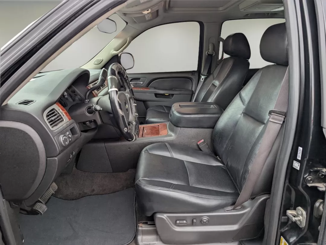 2014 /Ebony Chevrolet Suburban LTZ (1GNSCKE00ER) with an Other engine, located at 3959 U.S. 80 W, Phenix City, AL, 36870, (334) 297-4885, 32.469296, -85.135185 - Experience the ultimate in family adventure with the 2014 Chevrolet Suburban LTZ, available now at Gils Auto in Phenix City, Alabama. This spacious SUV is designed for those who seek comfort and style, making it perfect for growing families, weekend getaways, or long commutes. With ample seating for - Photo#9