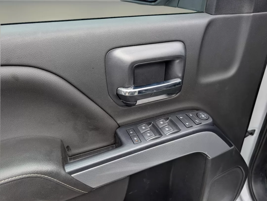 2019 /Jet Black Chevrolet Silverado 1500 LD LT (2GCVKPEC2K1) with an Other engine, located at 3959 U.S. 80 W, Phenix City, AL, 36870, (334) 297-4885, 32.469296, -85.135185 - **Unleash Your Adventurous Spirit with the 2019 Chevrolet Silverado 1500 LD LT at Gils Auto - Phenix City!**<br /> <br /> Are you ready to elevate your outdoor adventures, weekend getaways, or daily commutes? The 2019 Chevrolet Silverado 1500 LD LT is your perfect partner. With a powerful 5.3L EcoTe - Photo#8