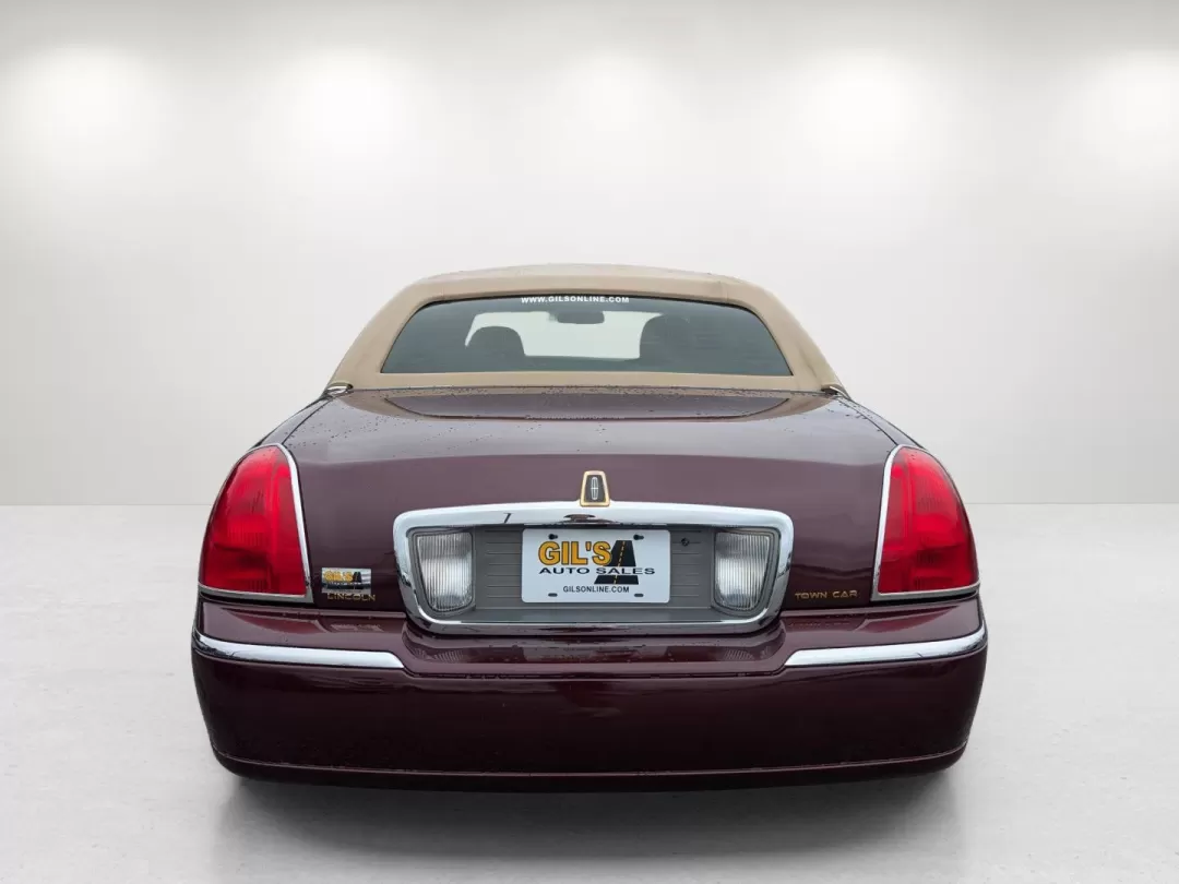 2006 Lincoln Town Car Designer Series (1LNHM83WX6Y) with an Other engine, located at 3959 U.S. 80 W, Phenix City, AL, 36870, (334) 297-4885, 32.469296, -85.135185 - 2006 Lincoln Town Car Designer Series - Photo#5